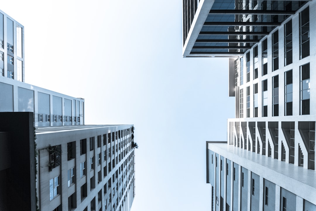 white-and-blue-concrete-building-vo1jspqzpla